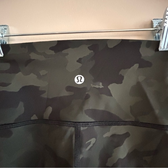Lululemon Sz 0 Wunder Under High-Rise Tight 25" *Full-On Luxtreme Camo Green - Picture 8 of 10